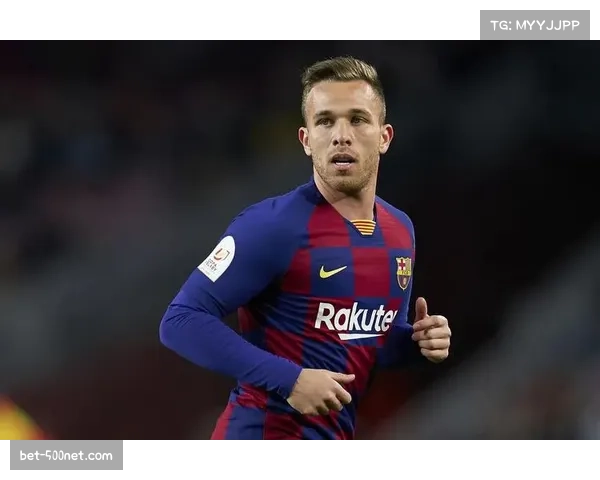 佩德里稳健组织防线 巴萨中场屏障作用明显